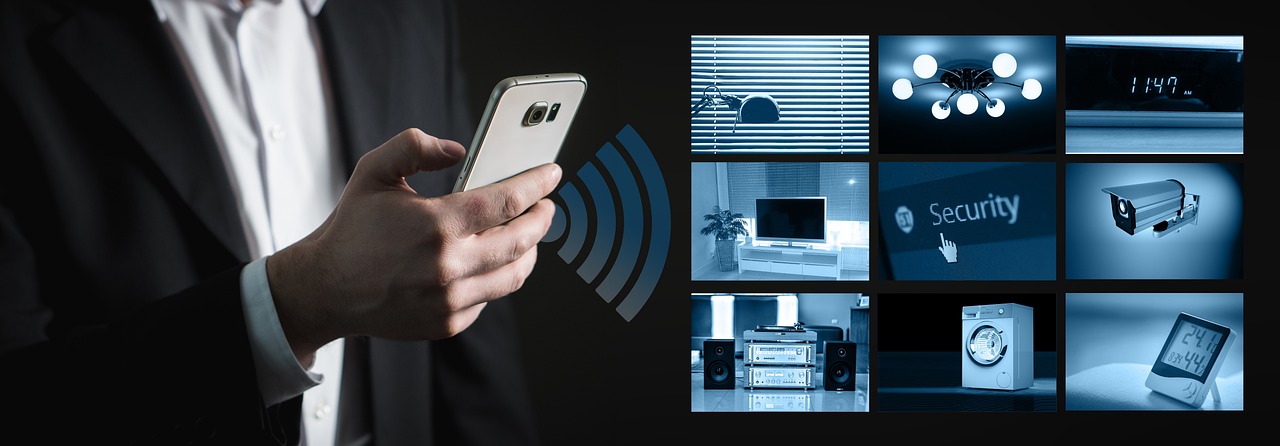 Een witte wifi-router op een plank in een woonkamer